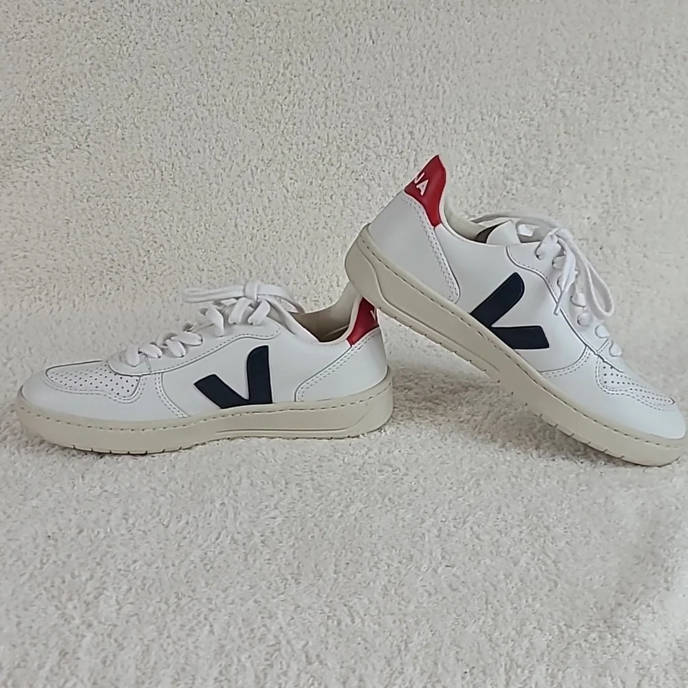 VEJA Women's V-10 Low Top Sneakers 5 - Picture 6 of 9